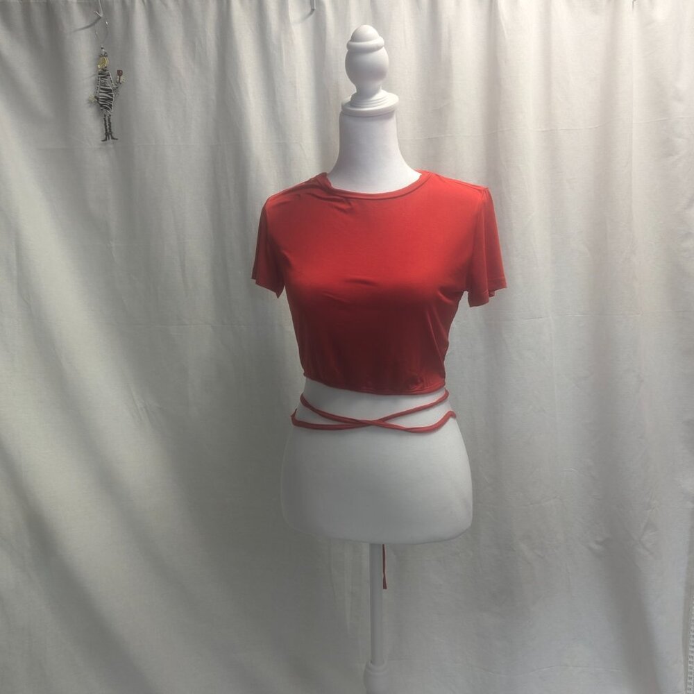 Blush Mark Size Medium Red Cropped Tee Tie-Back
